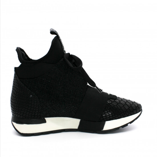 Кроссовки женские Кроссовки женские